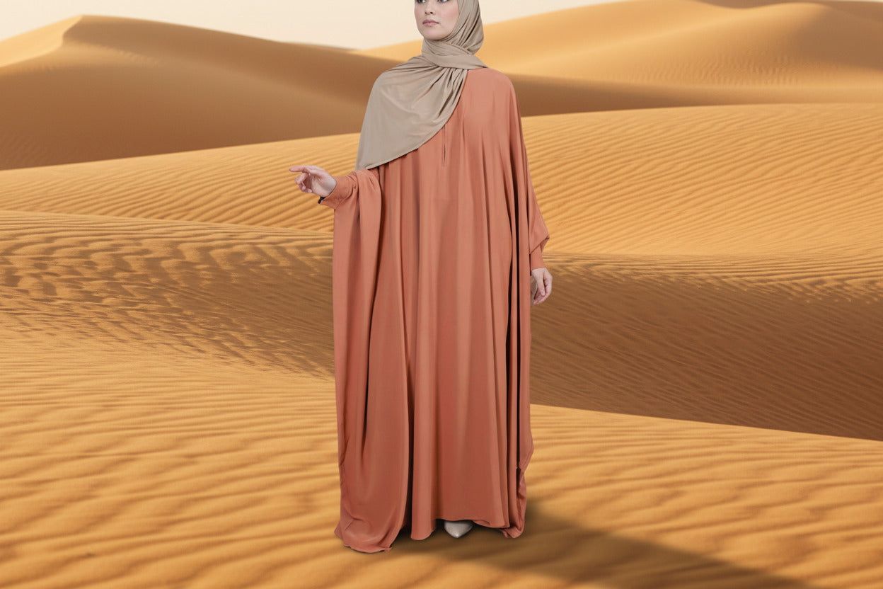 طقم عباية بخمار بتصميم أنيق